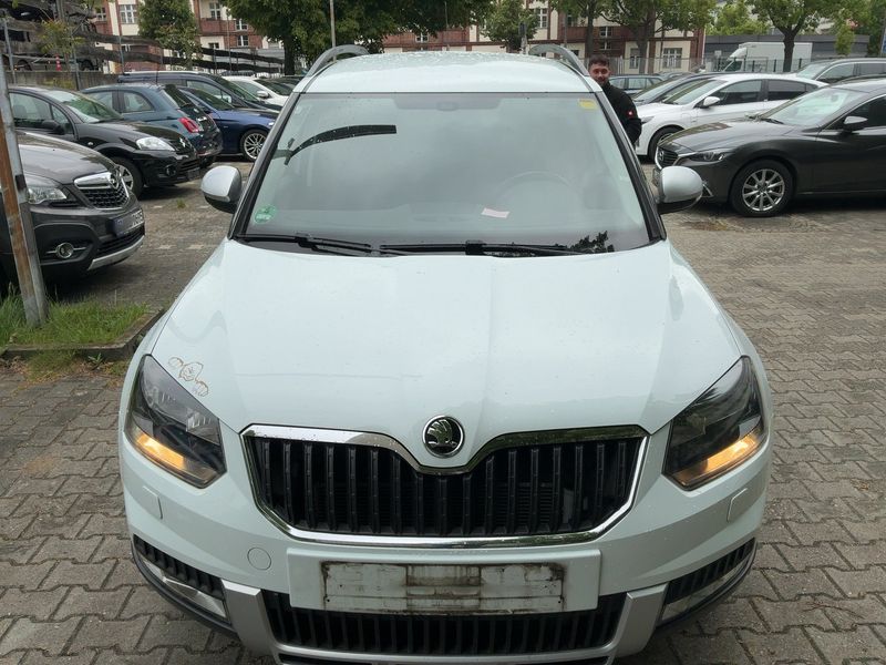 Skoda Yeti 2.0 TDI Ambition Outdoor 2015 – снимка 14
