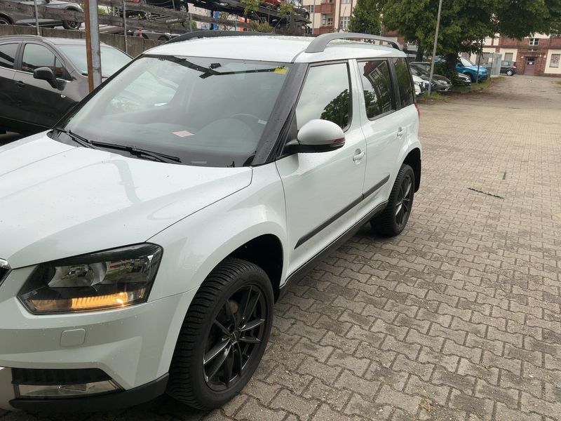 Skoda Yeti 2.0 TDI Ambition Outdoor 2015 – снимка 2