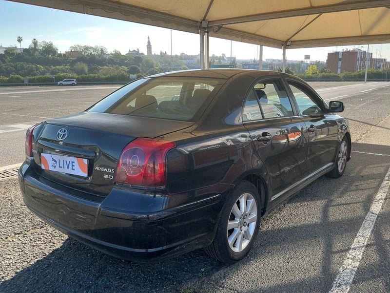 Toyota Avensis 2.0 D-4D 2004 – снимка 2