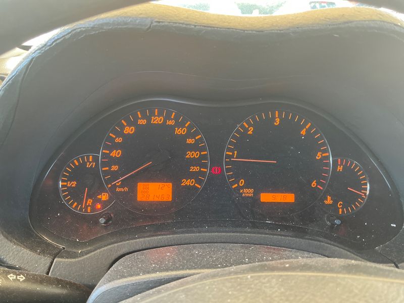 Toyota Avensis 2.0 D-4D 2004 – снимка 4