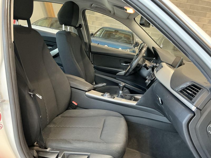 BMW 3er 318d Lounge 2017 – снимка 11