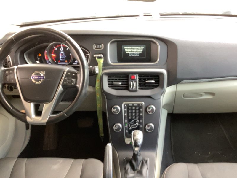 Volvo V40 Cross Country 2.0 D2 Momentum 2016 – снимка 17