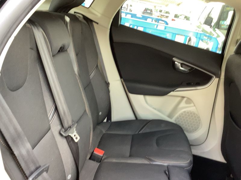 Volvo V40 Cross Country 2.0 D2 Momentum 2016 – снимка 19