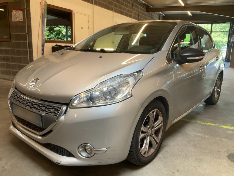 Peugeot 208 1.6 Allure 2013 – снимка 2