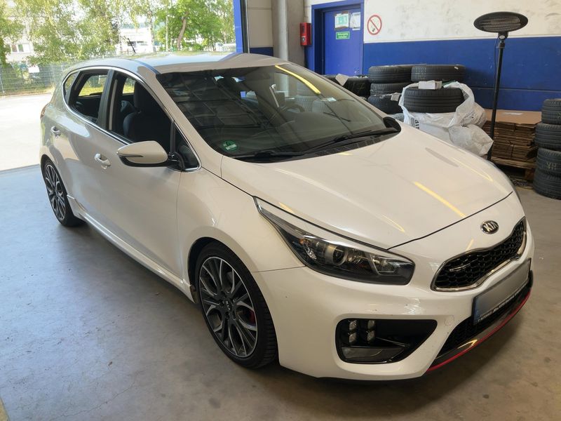 Kia cee'd 1.6 TGDI GT-Challenge 2014 – снимка 12