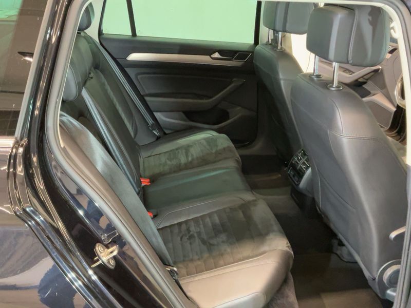 Volkswagen Passat 2.0 TDI Highline 4Motion BlueMotion Tech 2015 – снимка 20
