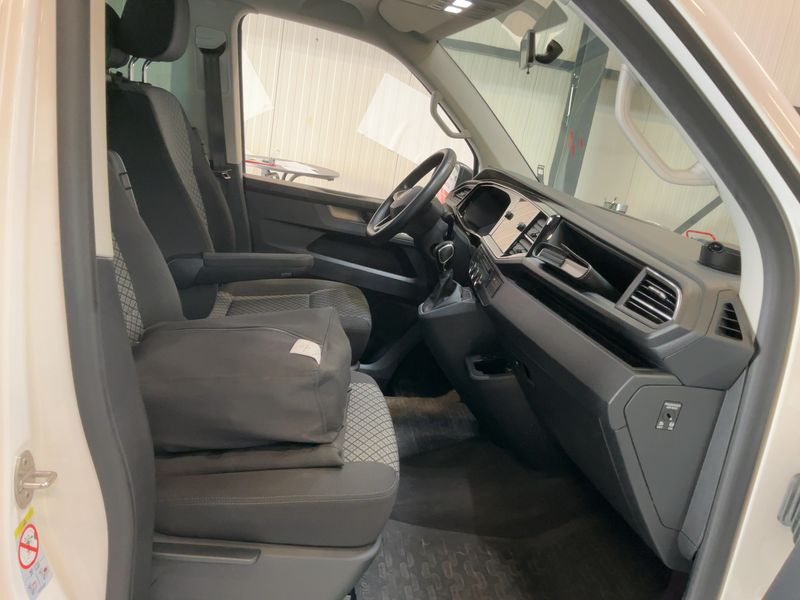Volkswagen T6 Multivan 2.0 TDI Trendline FWD 2021 – снимка 17