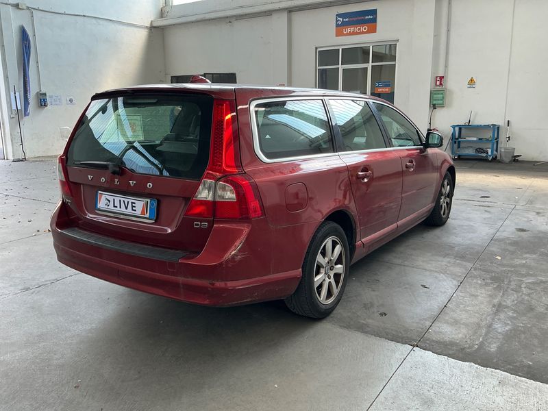 Volvo V70 2.0 D4 Kinetic 2011 – снимка 2