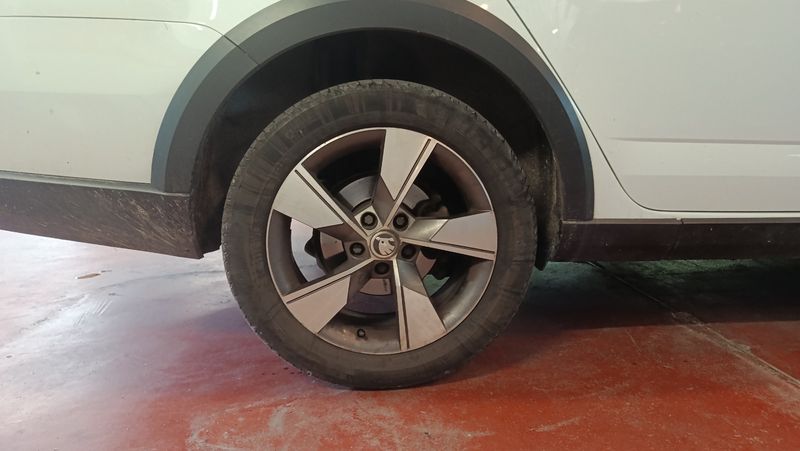 Skoda Octavia 2.0 TDI Scout 4x4 2016 – снимка 9
