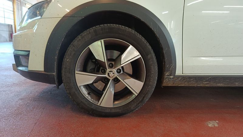 Skoda Octavia 2.0 TDI Scout 4x4 2016 – снимка 3
