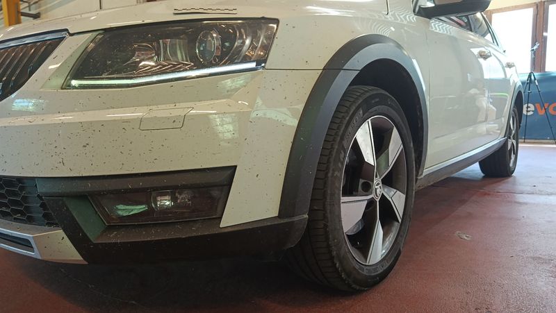 Skoda Octavia 2.0 TDI Scout 4x4 2016 – снимка 31