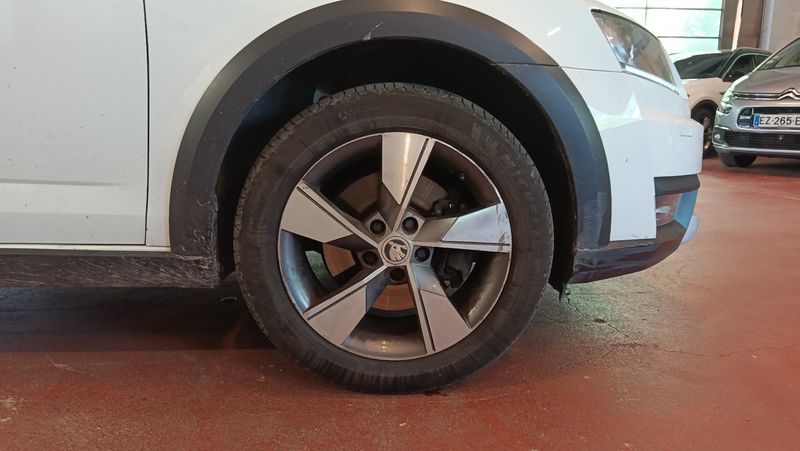 Skoda Octavia 2.0 TDI Scout 4x4 2016 – снимка 11