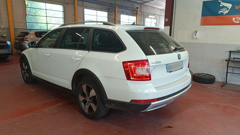 Skoda Octavia 2.0 TDI Scout 4x4 2016 – снимка 6