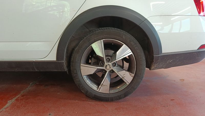 Skoda Octavia 2.0 TDI Scout 4x4 2016 – снимка 5