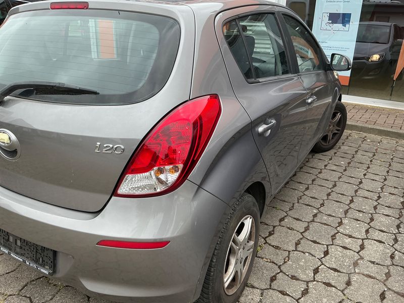 Hyundai i20 1.2 Classic 2012 – снимка 2