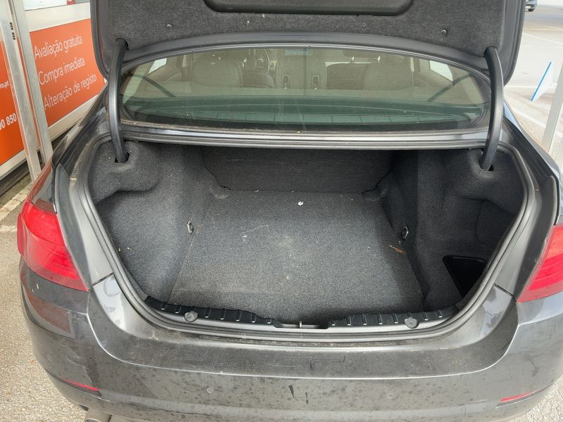 BMW 5er 525d 2011 – снимка 10
