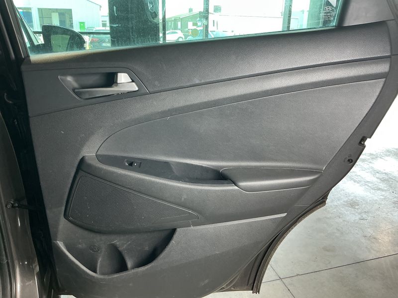 Hyundai Tucson 1.6 Classic blue 2WD 2016 – снимка 32