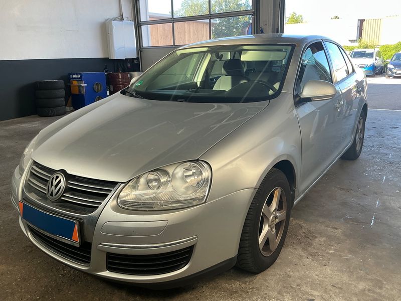 Volkswagen Jetta 1.9 TDI Trendline 2009 – снимка 1