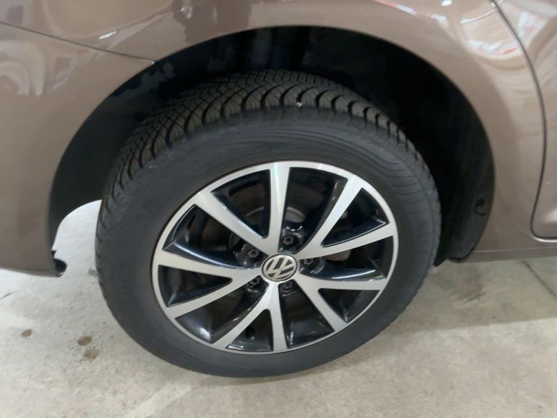 Volkswagen Touran 1.2 TSI Comfortline BlueMotion Tech 2011 – снимка 18
