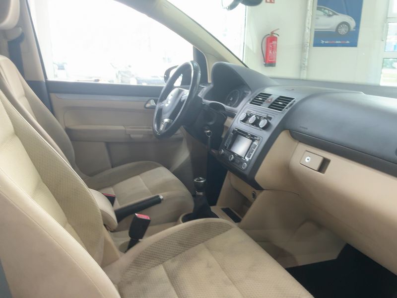 Volkswagen Touran 1.2 TSI Comfortline BlueMotion Tech 2011 – снимка 11
