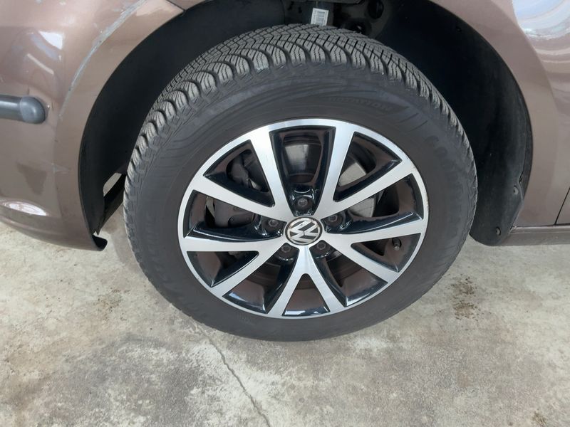 Volkswagen Touran 1.2 TSI Comfortline BlueMotion Tech 2011 – снимка 16