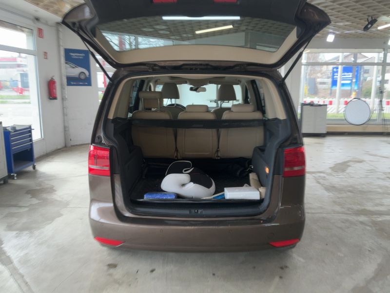 Volkswagen Touran 1.2 TSI Comfortline BlueMotion Tech 2011 – снимка 10