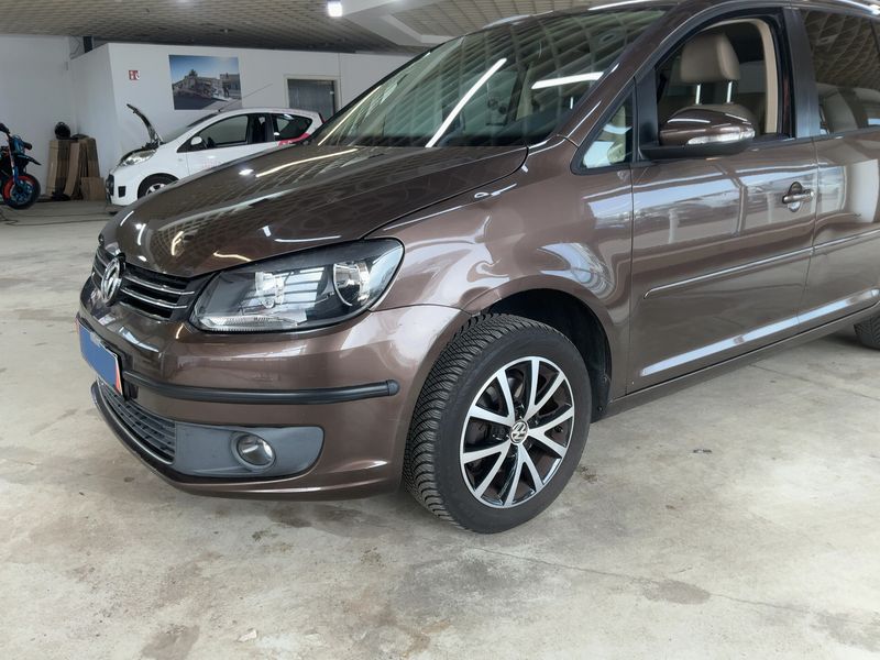 Volkswagen Touran 1.2 TSI Comfortline BlueMotion Tech 2011 – снимка 2