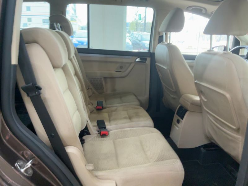 Volkswagen Touran 1.2 TSI Comfortline BlueMotion Tech 2011 – снимка 14