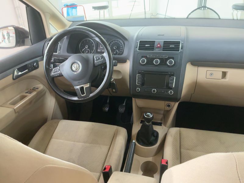 Volkswagen Touran 1.2 TSI Comfortline BlueMotion Tech 2011 – снимка 12