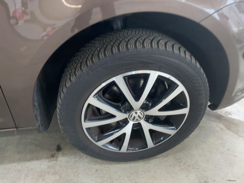 Volkswagen Touran 1.2 TSI Comfortline BlueMotion Tech 2011 – снимка 19