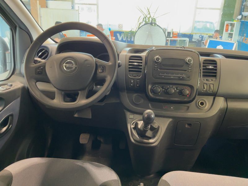 Opel Vivaro 1.6 CDTI Biturbo Combi L1H1 2,7t 2016 – снимка 18