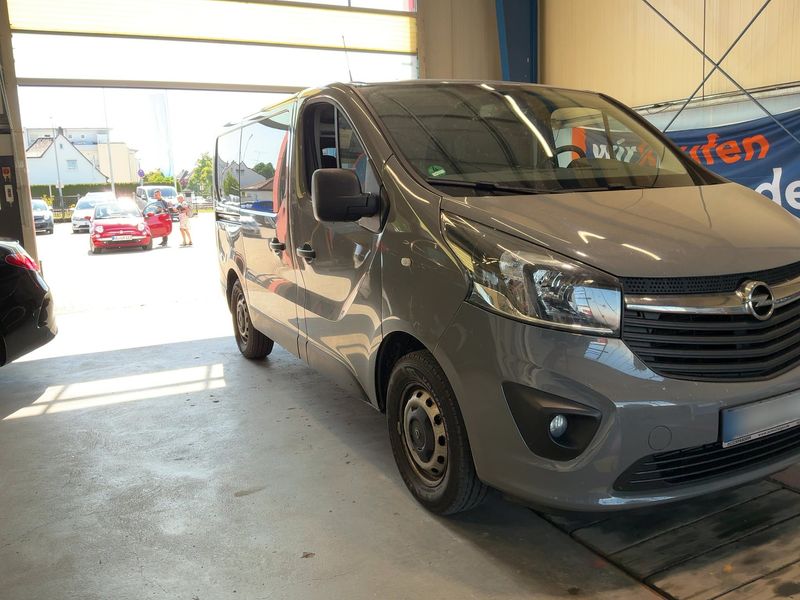 Opel Vivaro 1.6 CDTI Biturbo Combi L1H1 2,7t 2016 – снимка 12