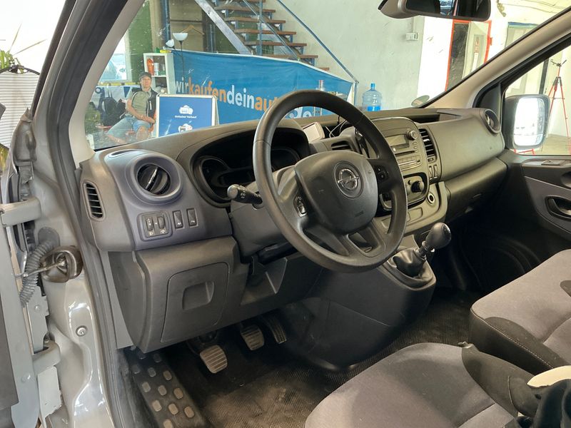 Opel Vivaro 1.6 CDTI Biturbo Combi L1H1 2,7t 2016 – снимка 32