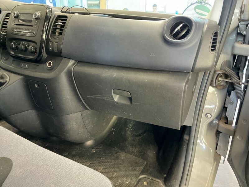 Opel Vivaro 1.6 CDTI Biturbo Combi L1H1 2,7t 2016 – снимка 27