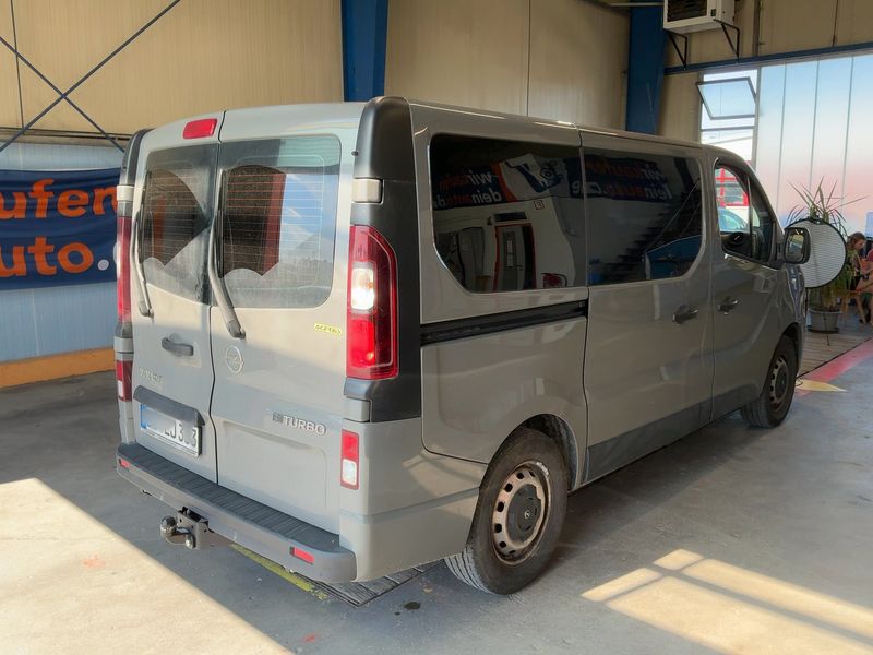 Opel Vivaro 1.6 CDTI Biturbo Combi L1H1 2,7t 2016 – снимка 8