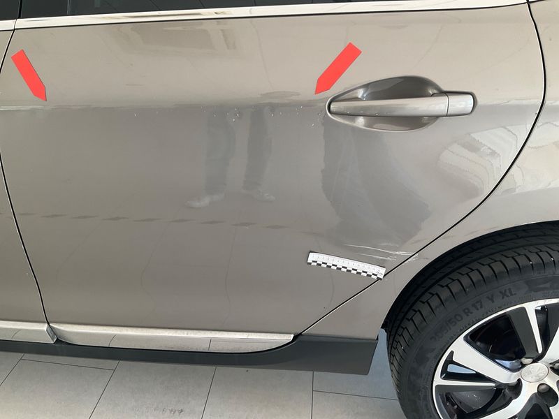 Peugeot 2008 1.6 Blue-HDi Allure 2015 – снимка 27