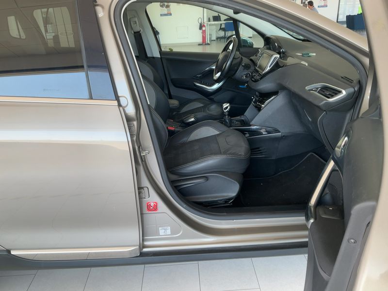 Peugeot 2008 1.6 Blue-HDi Allure 2015 – снимка 16
