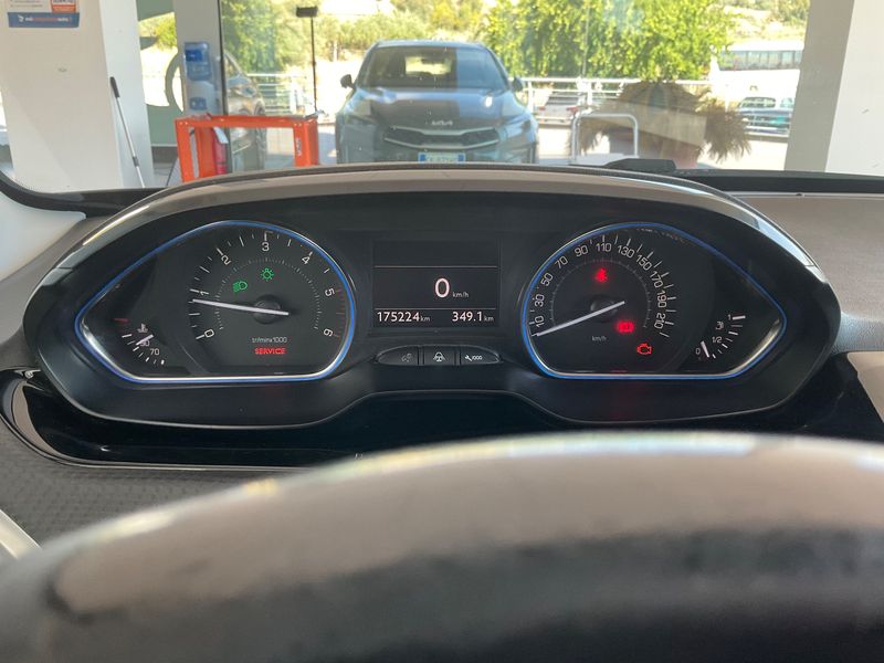 Peugeot 2008 1.6 Blue-HDi Allure 2015 – снимка 18