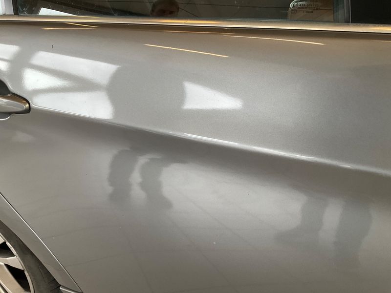 BMW 3er 330d 2011 – снимка на щета