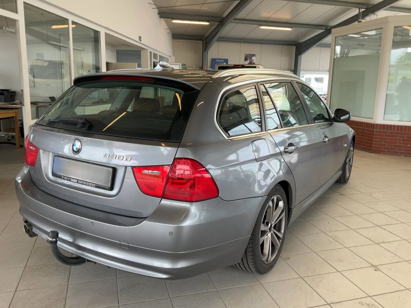 BMW 3er 330d 2011 – снимка на щета