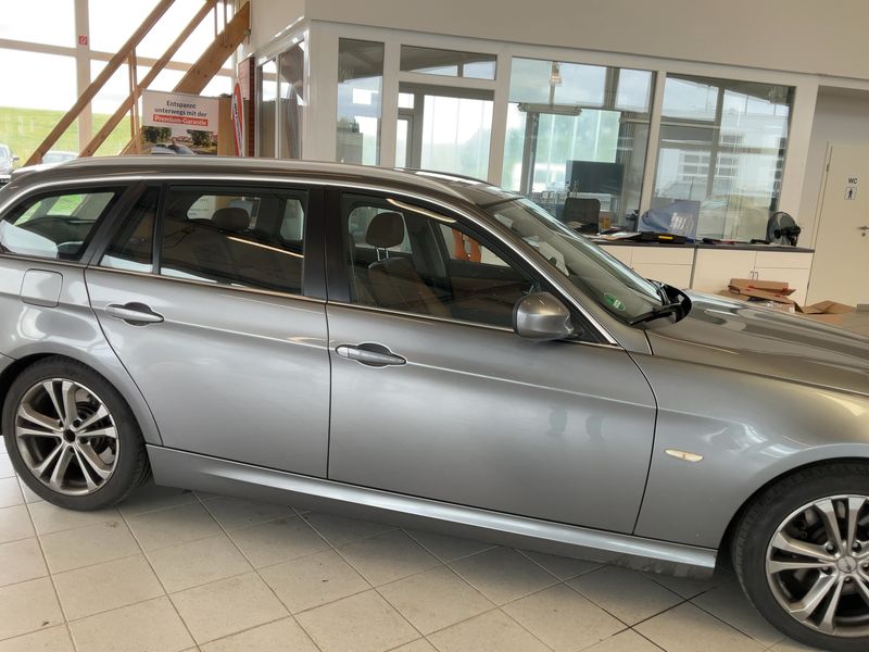 BMW 3er 330d 2011 – снимка на щета