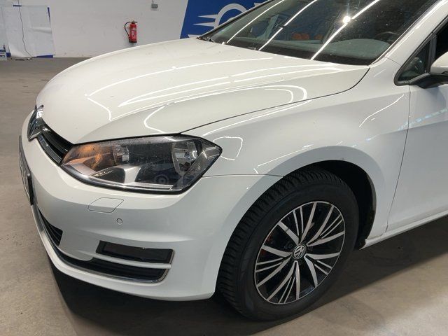 Volkswagen Golf VII 1.2 TSI Allstar BlueMotion Tech 2016 – снимка 2