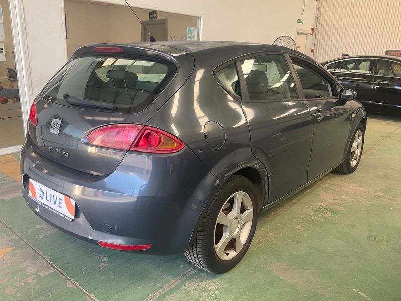 Seat Leon 2.0 TDI Stylance / Style 2005 – снимка 2