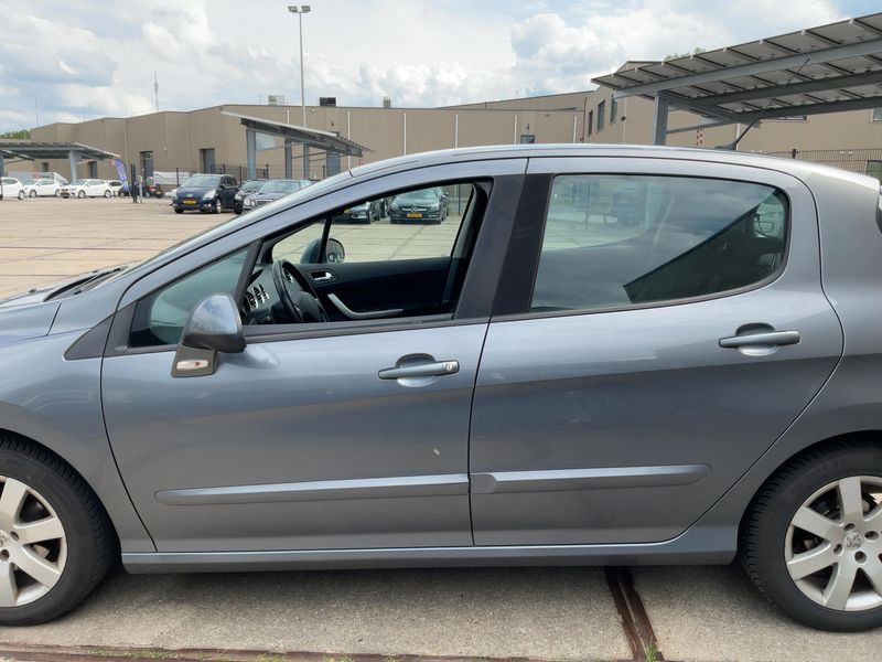 Peugeot 308 1.6 Premium 2011 – снимка 4