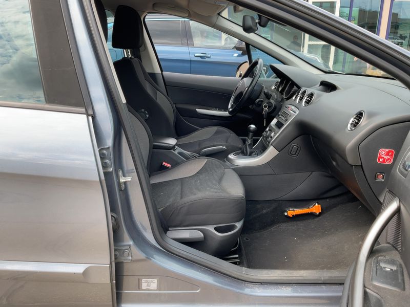 Peugeot 308 1.6 Premium 2011 – снимка 16