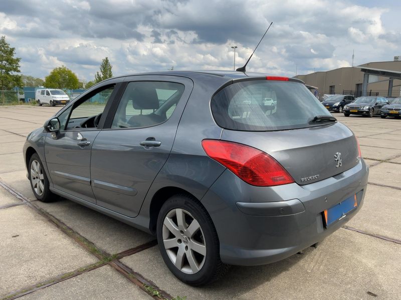 Peugeot 308 1.6 Premium 2011 – снимка 6