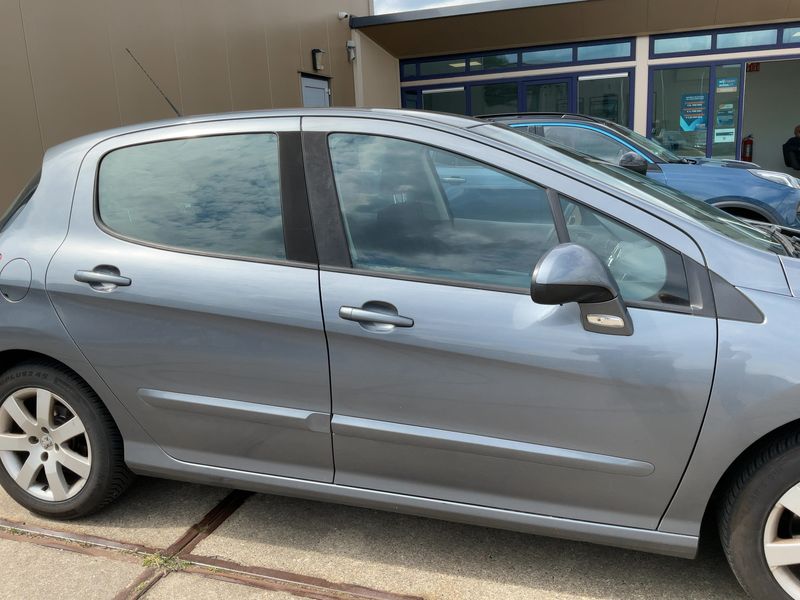 Peugeot 308 1.6 Premium 2011 – снимка 10