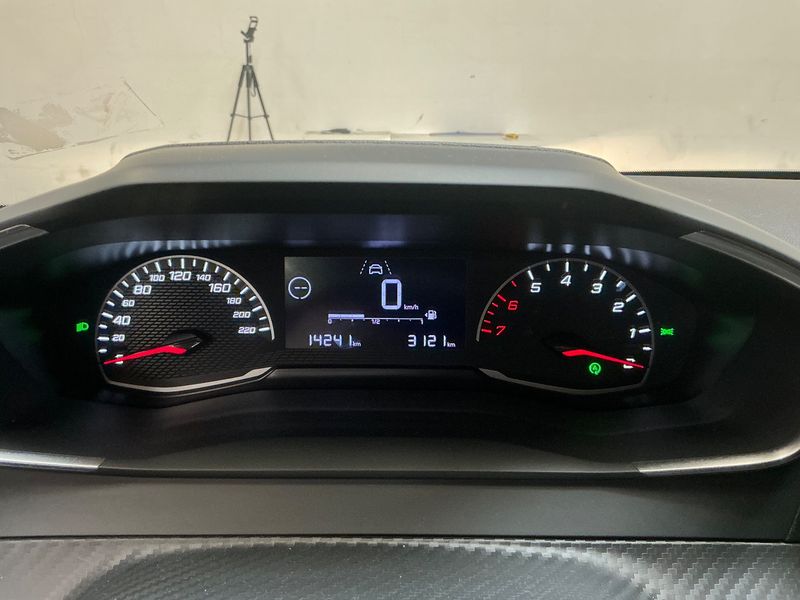 Peugeot 208 1.2 PureTech Like 2022 – снимка 18