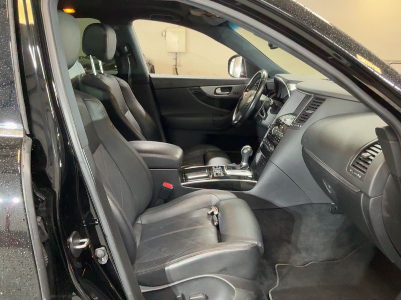 Infiniti QX70 5.0 V8 S Premium 2018 – снимка 17