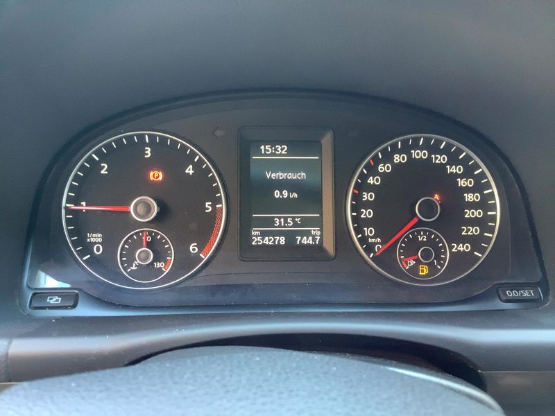 Volkswagen Touran 2.0 TDI Comfortline 2011 – снимка 19